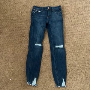 Khloé Kardashian’s brand DL 1961 jeans blue cute